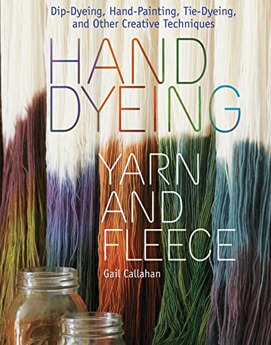 Hand Dyeing Yarn and Fleece: Custom-Color Your Favorite Fibers with Dip-Dyeing, Hand-Painting, Tie-Dyeing, and Other Creative Techniques von Workman Publishing