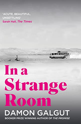 In a Strange Room: Author of the 2021 Booker Prize-winning novel THE PROMISE von Atlantic Books