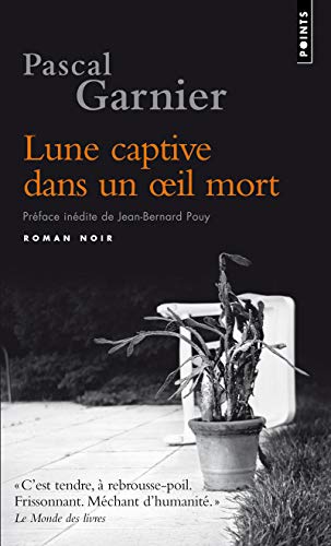 Lune Captive Dans Un Oeil Mort