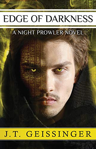 Edge of Darkness (A Night Prowler Novel, Band 4) von Montlake Romance