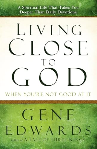 Living Close to God (When You're Not Good at It): A Spiritual Life That Takes You Deeper Than Daily Devotions von WaterBrook