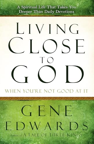 Living Close to God (When You're Not Good at It): A Spiritual Life That Takes You Deeper Than Daily Devotions von Waterbrook