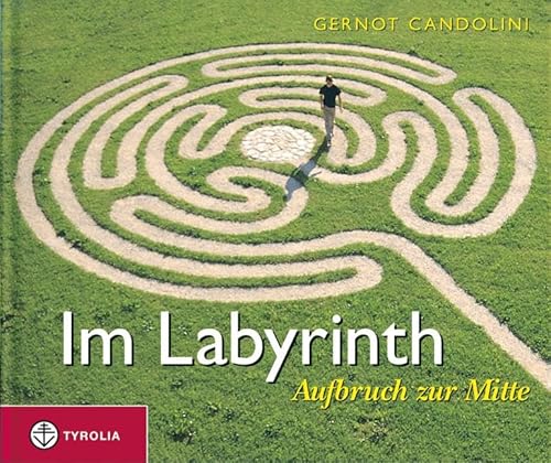 Im Labyrinth: Aufbruch zur Mitte. Ein Geschenkbuch mit kurzen Impulstexten und ausdrucksstarken Bildern