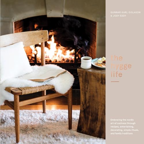 The Hygge Life: Embracing the Nordic Art of Coziness Through Recipes, Entertaining, Decorating, Simple Rituals, and Family Traditions von Ten Speed Press