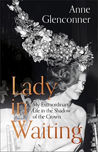 Lady in Waiting: My Extraordinary Life in the Shadow of the Crown von Hodder & Stoughton