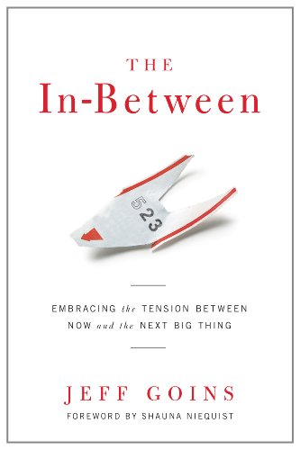 The In-Between: Embracing the Tension Between Now and the Next Big Thing von Moody Publishers