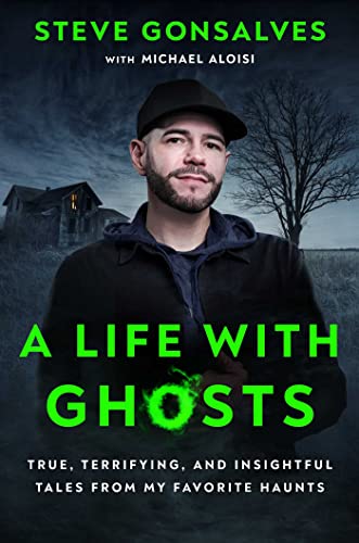A Life with Ghosts: True, Terrifying, and Insightful Tales from My Favorite Haunts von Gallery Books