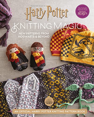 Harry Potter Knitting Magic: The New Patterns Knitting book from Hogwarts & Beyond von Harper Collins Publ. UK