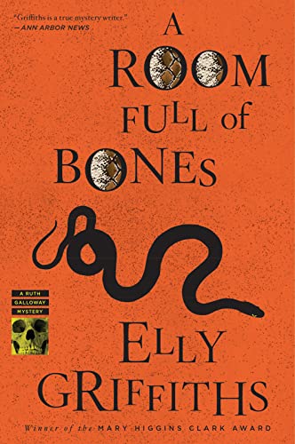 A Room Full of Bones (Ruth Galloway): A Ruth Galloway Mystery (Ruth Galloway Mysteries)