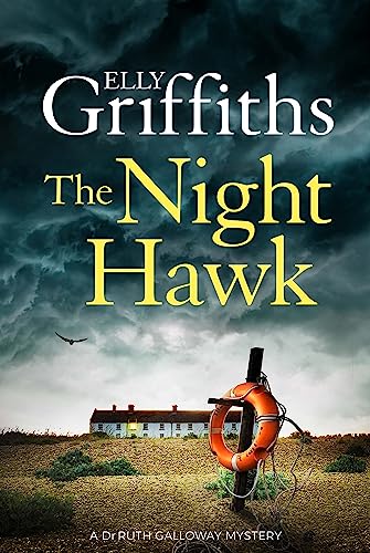 The Night Hawks: Dr Ruth Galloway Mysteries 13 (The Dr Ruth Galloway Mysteries) von Quercus Publishing Plc