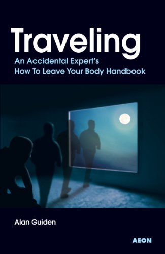 Traveling: An Accidental Expert's How To Leave Your Body Handbook von Aeon Books