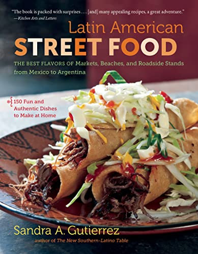 Latin American Street Food: The Best Flavors of Markets, Beaches, and Roadside Stands from Mexico to Argentina von The University of North Carolina Press