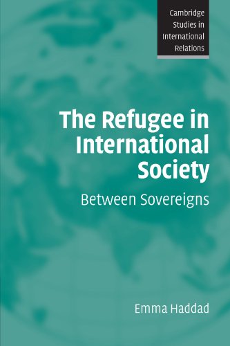 The Refugee in International Society: Between Sovereigns (Cambridge Studies in International Relations, 106, Band 106)