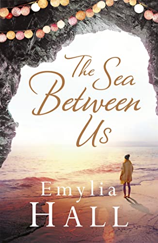 The Sea Between Us The Sea Between Us von Headline Review