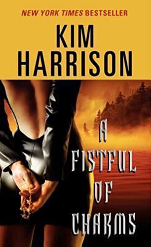 A Fistful of Charms (Hollows, 4)