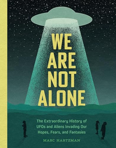 We Are Not Alone: The Extraordinary History of UFOs and Aliens Invading Our Hopes, Fears, and Fantasies von Quirk Books