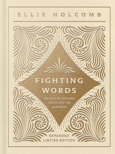 Fighting Words Devotional: 100 Days of Speaking the Truth into the Darkness von LifeWay Christian Resources