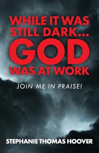 While It Was Still Dark...God Was at Work: Join Me in Praise! von Trilogy Christian Publishing, Inc.