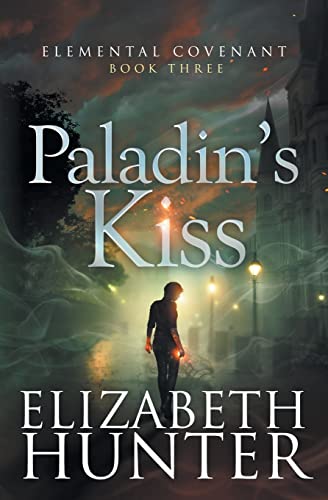 Paladin's Kiss: A Paranormal Mystery Romance (Elemental Covenant, Band 3)