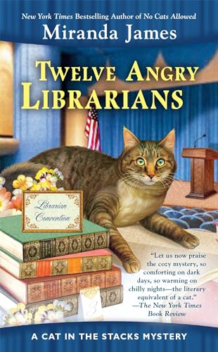 Twelve Angry Librarians (Cat in the Stacks Mystery, Band 8) von BERKLEY