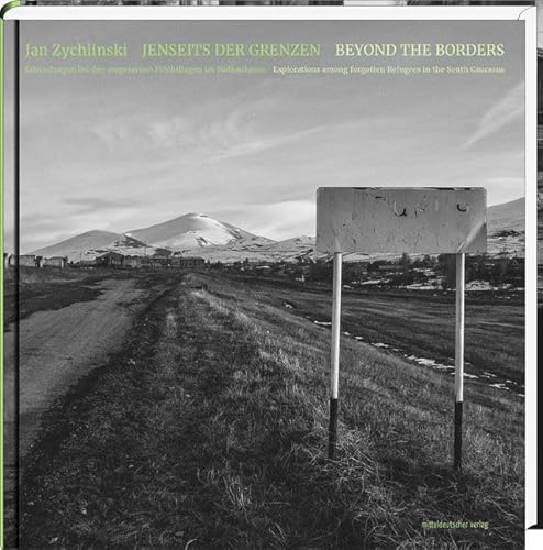 Jenseits der Grenzen/Beyond the Borders. Erkundungen bei den Flüchtlingen des Südkaukasus/Explorations among Refugees in the South Caucasusen des ... forgotten Refugees in the South Caucasus von Mitteldeutscher Verlag