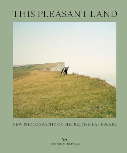 This Pleasant Land: New Photography of the British Landscape von Hoxton Mini Press