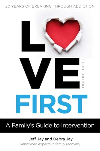 Love First: A Family's Guide to Intervention (Love First Family Recovery) von Hazelden Publishing