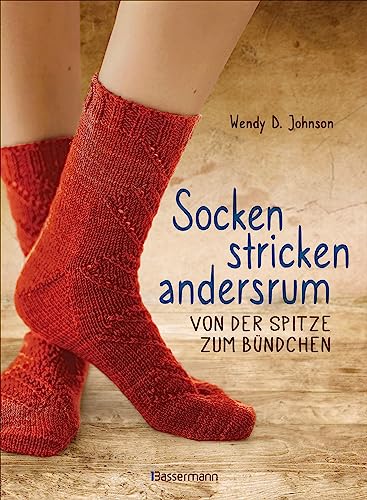 Socken stricken andersrum - Von der Spitze zum Bündchen. Die geniale Methode für passgenaues Stricken: 20 zauberhafte Modelle für Anfänger und Fortgeschrittene - von Bassermann Verlag