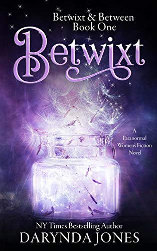 Betwixt: A Paranormal Women's Fiction Novel (Betwixt & Between) von Darynda Jones
