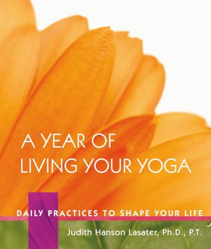 A Year of Living Your Yoga: Daily Practices to Shape Your Life von Rodmell Press