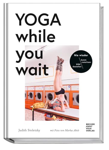 Yoga while you wait - Nie wieder blöd dastehen/ dumm rumsitzen - amüsante Texte und Yoga-Übungen, wie man das Warten ein bisschen unterhaltsamer, gesünder und erträglicher macht