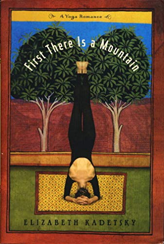 First There Is a Mountain: A Yoga Romance von Warner Books