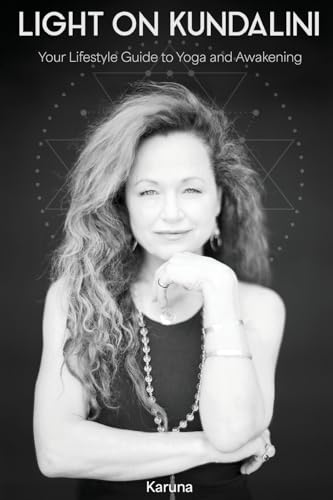 Light on Kundalini: Your Lifestyle Guide to Yoga and Awakening von Light on Light Press