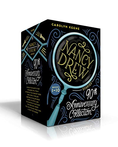 Nancy Drew Diaries 90th Anniversary Collection (Boxed Set): Curse of the Arctic Star; Strangers on a Train; Mystery of the Midnight Rider; Once Upon a ... Clue at Black Creek Farm; A Script for Danger von Simon & Schuster