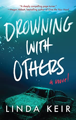 Drowning with Others von Lake Union Publishing