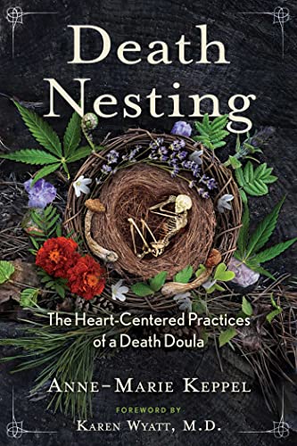 Death Nesting: The Heart-Centered Practices of a Death Doula (Sacred Planet) von Bear & Company