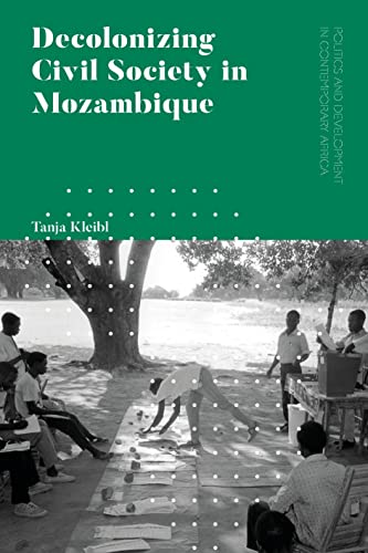Decolonizing Civil Society in Mozambique: Governance, Politics and Spiritual Systems (Politics and Development in Contemporary Africa) von Zed Books