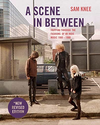 A Scene in Between: Tripping Through the Fashions of Uk Indie Music 1980-1988 von Cicada Books