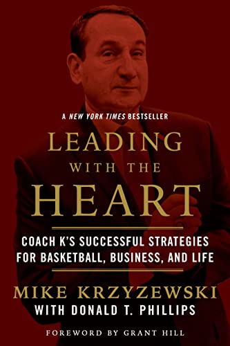 Leading with the Heart: Coach K's Successful Strategies for Basketball, Business, and Life von Grand Central Publishing