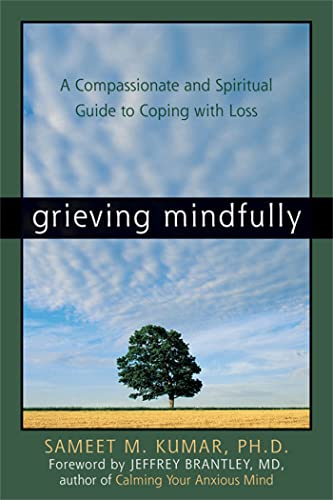 Grieving Mindfully: A Compassionate And Spiritual Guide To Coping With Loss von New Harbinger