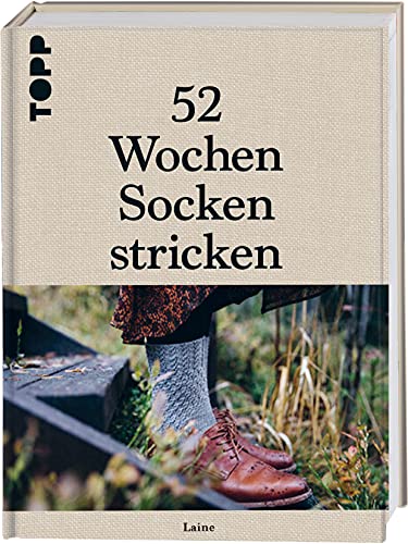 52 Wochen Socken stricken. Die schönsten Stricksocken internationaler Designerinnen des Laine Magazines: Das außergewöhnlichste Sockenbuch aller Zeiten. Edler Leineneinband, Prägung und Lesebändchen von Frech
