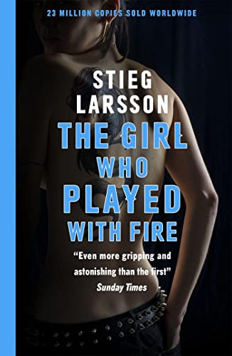 The Girl Who Played With Fire: the hair-raising sequel to The Girl With The Dragon Tattoo (Millennium) von Quercus Publishing Plc