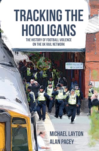 Tracking the Hooligans: The History of Football Violence on the UK Rail Network von Amberley Publishing