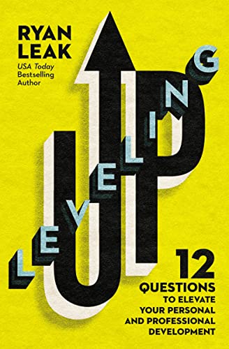 Leveling Up: 12 Questions to Elevate Your Personal and Professional Development von Thomas Nelson