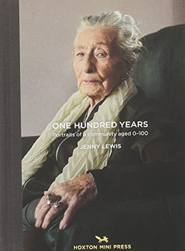 One Hundred Years: Portraits from ages 1-100 von Hoxton Mini Press