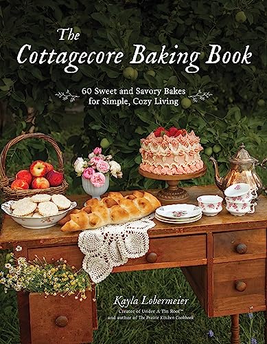 The Cottagecore Baking Book: 60 Sweet and Savory Bakes for Simple, Cozy Living The Cottagecore Baking Book: 60 Sweet and Savory Bakes for Simple, Cozy Living von Page Street Publishing Co.
