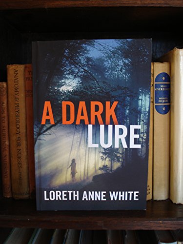 A Dark Lure von Montlake Romance