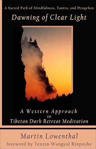 Dawning of Clear Light: A Western Approach to Tibetan Dark Retreat Meditation von Hampton Roads Publishing Company