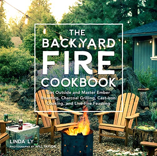 The Backyard Fire Cookbook: Get Outside and Master Ember Roasting, Charcoal Grilling, Cast-Iron Cooking, and Live-Fire Feasting (Great Outdoor Cooking) von Harvard Common Press