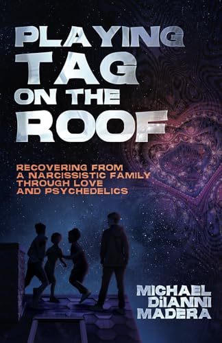 Playing Tag on the Roof: Recovering from a narcissistic family through love and psychedelics Playing Tag on the Roof: Recovering from a narcissistic family through love and psychedelics von Manuscripts LLC